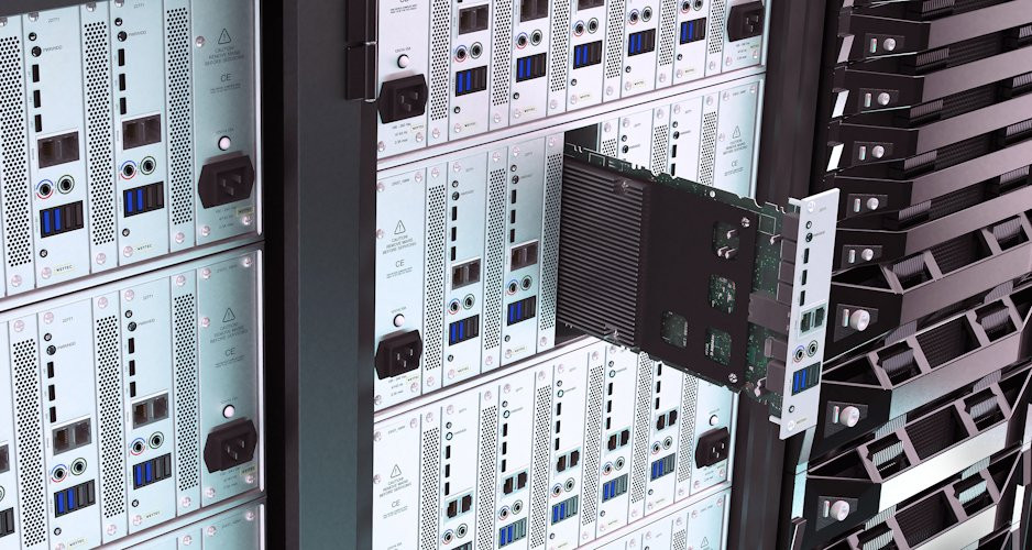 ultraFlex-PC wird in Rack eingesteckt